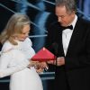Faye Dunaway e Warren Beatty pareceram confusos ao lerem o vencedor de Melhor Oscar