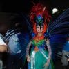 Julianne Trevisol desfila no Carnaval do Rio fantasiada de beija-flor, na escola Grande Rio, que homenageou Ivete Sangalo, em fevereiro de 2017. Atriz, fã da cantora, canta trecho da música 'Quando a chuva passar'