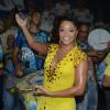 Juliana Alves mostra que tem samba no pé à frente da bateria da Unidos da Tijuca