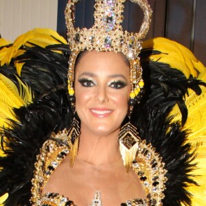 Ticiane Pinheiro durante desfile da escola de samba Vila Isabel, em 26 de fevereiro de 2017