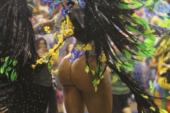 Mila Ribeiro foi destaque do desfile do Paraíso do Tuiuti