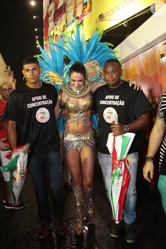 Luciana Gimenez se definiu após o desfile da Grand Rio: 'Exausta!'