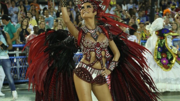 Thaila Ayala não malhou para o Carnaval: 'Não tenho muito bumbum, tá tudo bem!'