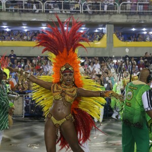 Cris Vianna se emocionou ao fazer seu último desfile pela Imperatriz Leopoldinense, mas Luiza Brunet acredita em retorno da atriz: 'Vocês vão ver'