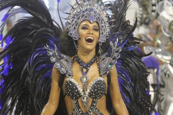 Miss Brasil Raissa Santana desfilou como musa da Vila Isabel, no Rio, na madrugada de 27 de fevereiro de 2017