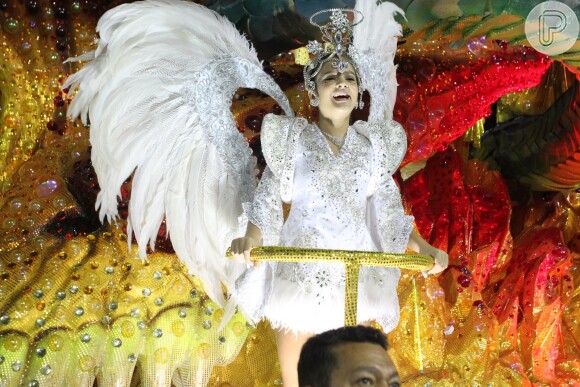 Mel Maia desfilou pela primeira vez com fantasia no carnaval do Rio: 'Estou mais cansada por causa do pé porque não estou acostumada a andar de salto'