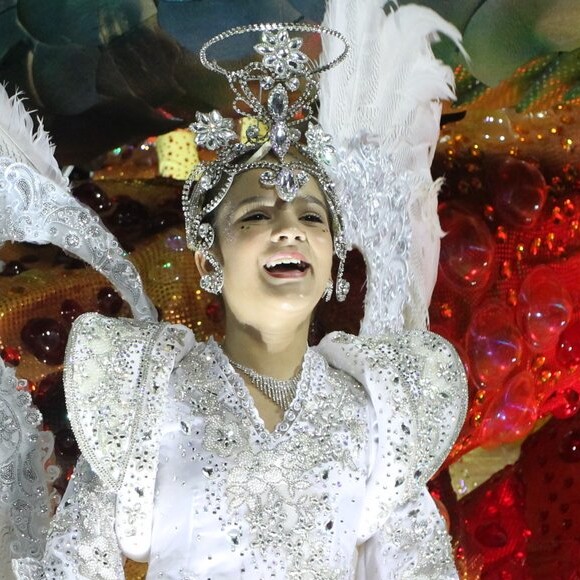 Mel Maia desfilou pela primeira vez com fantasia no carnaval do Rio: 'Estou mais cansada por causa do pé porque não estou acostumada a andar de salto'