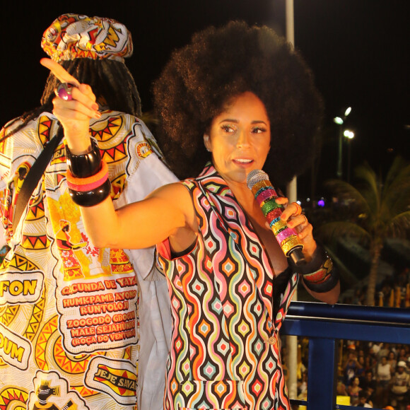 Daniela Mercury recebeu Taís Araújo e Lázaro Ramos em seu trio nesta segunda-feira, 27 de fevereiro de 2017, em Salvador