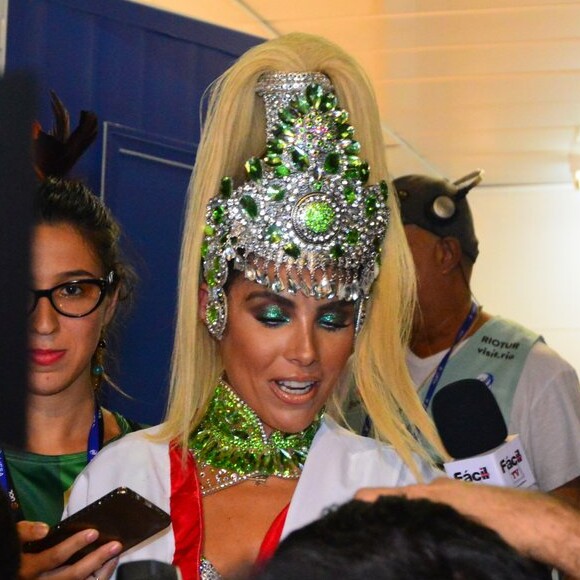 Wanessa Camargo, musa da Mocidade Independente de Padre Miguel, na concentração na Sapucaí aguardando a escola entrar na Avenida, na madrugada desta terça-feira, 28 de fevereiro de 2017