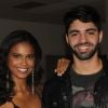 Aline Dias não vasculha as redes sociais do namorado e nem ele as dela: 'Confiança acima de tudo'