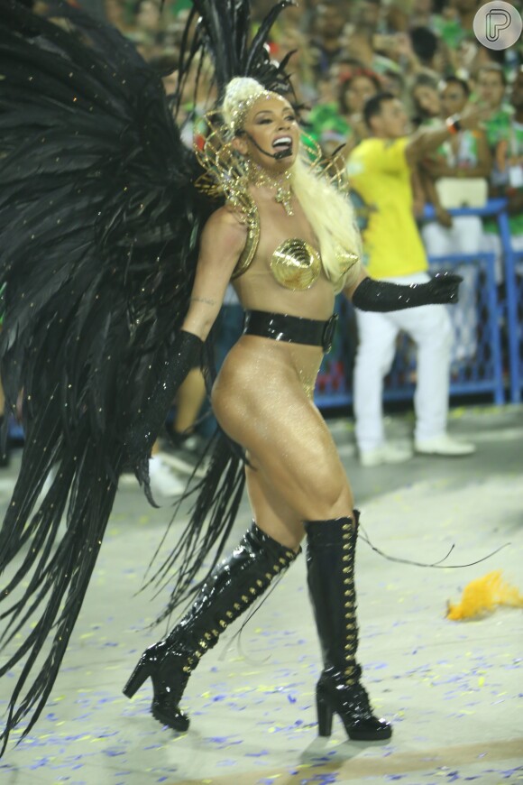 Juju Salimeni ousa na fantasia no Carnaval 2017 e esbanja boa forma no desfile da Unidos da Tijuca