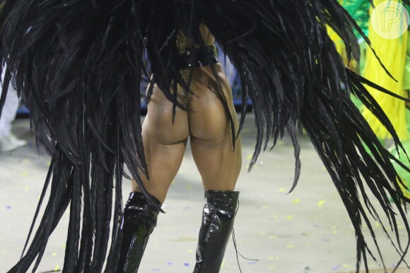 Juju Salimeni ousa na fantasia no Carnaval 2017 e esbanja boa forma no desfile da Unidos da Tijuca