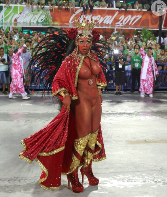Alexandra Ricette usou tapa-sexo de 5 centímetros no desfile da Mangueira
