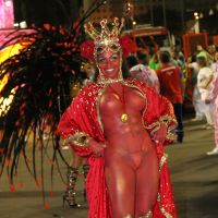 Carnaval: musa da Mangueira levou 6 horas para pintar corpo. 'Nua e confortável'