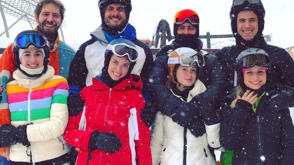 Marina Ruy Barbosa esquia com Xandinho Negrão e amigos na Suíça. Veja fotos!