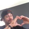 No Valentine's Day, 14 de fevereiro de 2014, Neymar ironizou a data no Instagram fazendo 'coração' com as mãos: 'Fail (falha)', legendou o jogador
