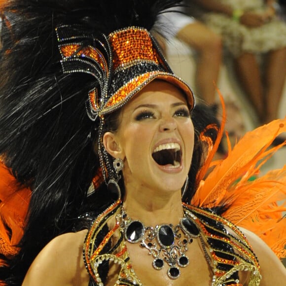 Paolla Oliveira já desfilou como rainha de bateria da Grande Rio nos carnavais de 2009 e 2010