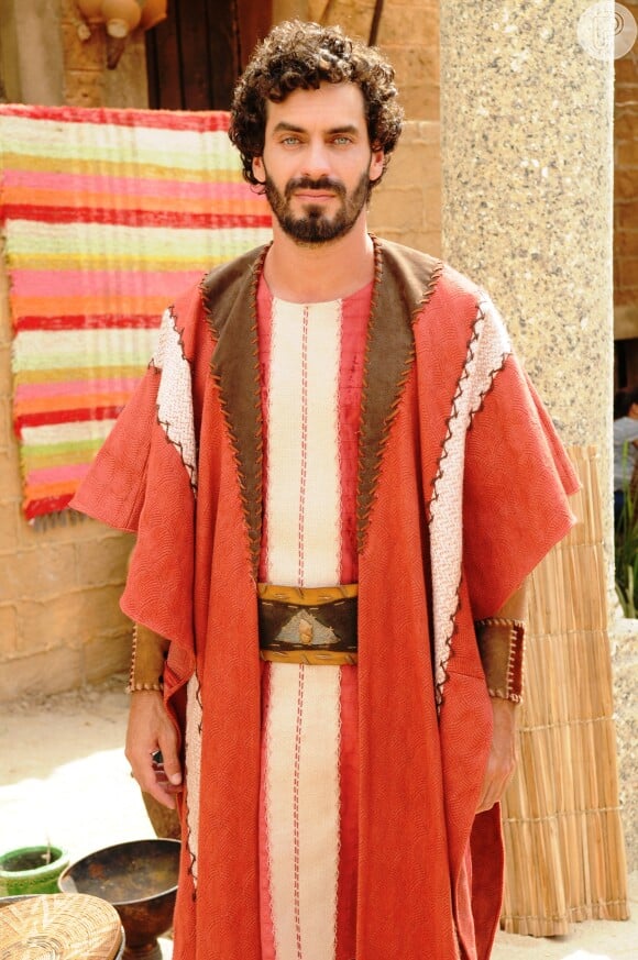 Azarias/Abednego (Nikolas Antunes) vai surpreender o rei da Babilônia, na novela 'O Rico e Lázaro'
