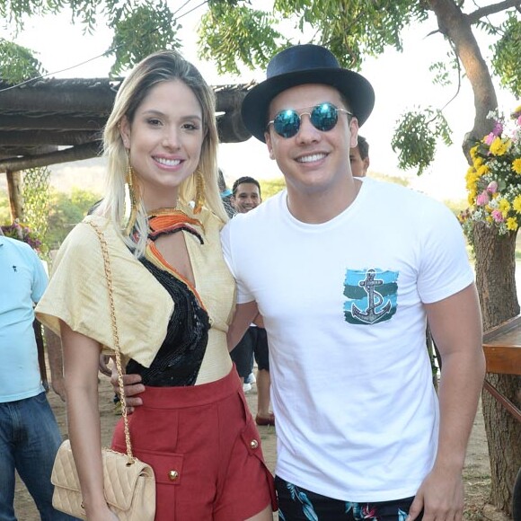 Wesley Safadão postou fotos românticas da lua de mel com Thyane Dantas no Instagram