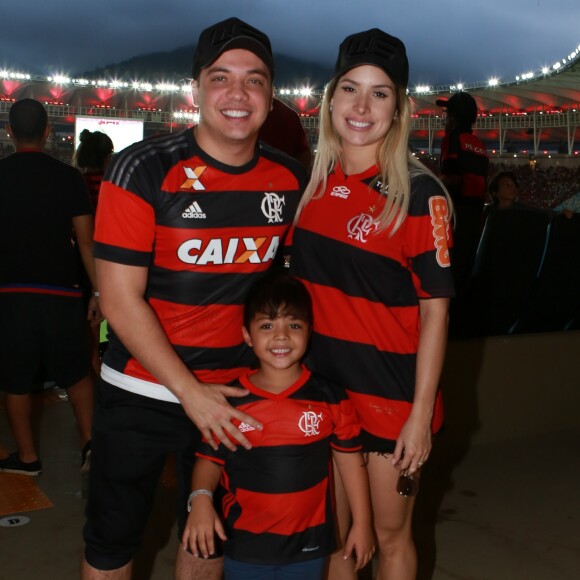 Wesley Safadão é tietado pelos filhos no São João de Caruaru e Ysis prova  já ser uma fashionista! Confira: Fotos - Purepeople