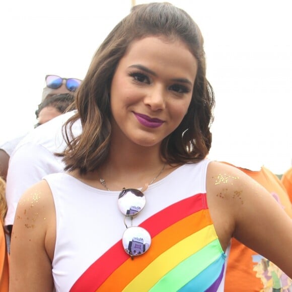 Bruna Marquezine revela que já fez sexo no carro, beijou meninas e mandou nudes