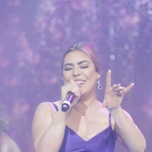 Naiara Azevedo não cuidou de nada em seu casamento: 'Só escolhi meu vestido. Bolo, buffet, nada'