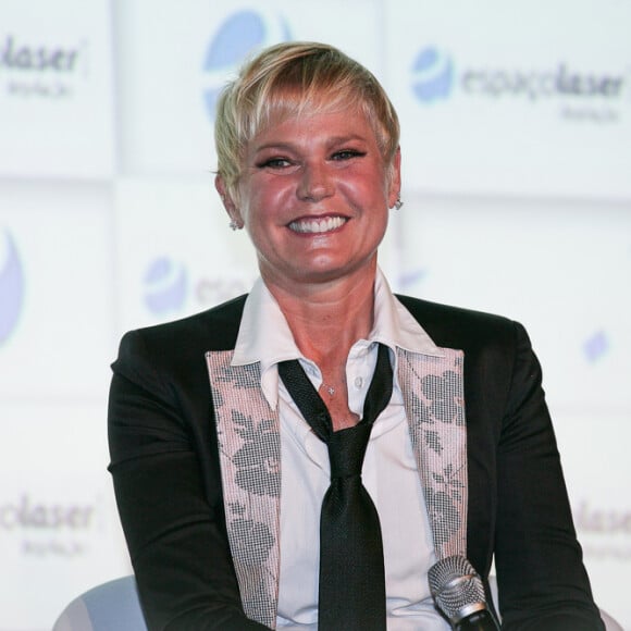 Xuxa Meneghel lamentou o estado de saúde do pai: 'Inacreditável'