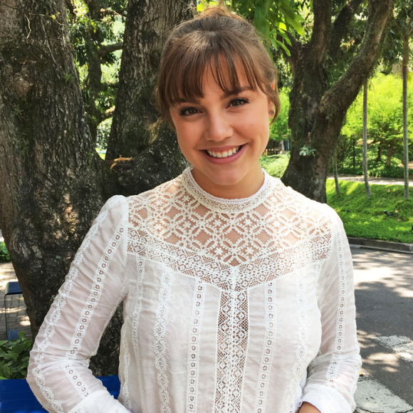 Alice Wegmann posou ao lado de seu ex-namorado e compartilhou a foto no Instagram nesta quarta-feira, 8 de março de 2017