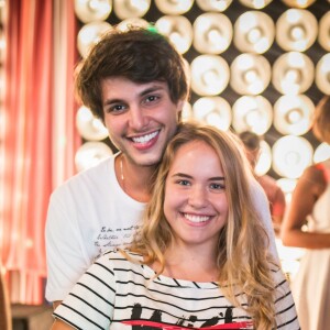 Malu Pizzatto, a Martinha, vive par romântico com Bruno Guedes, o Lucas, em 'Malhação: Pro Dia Nascer Feliz'