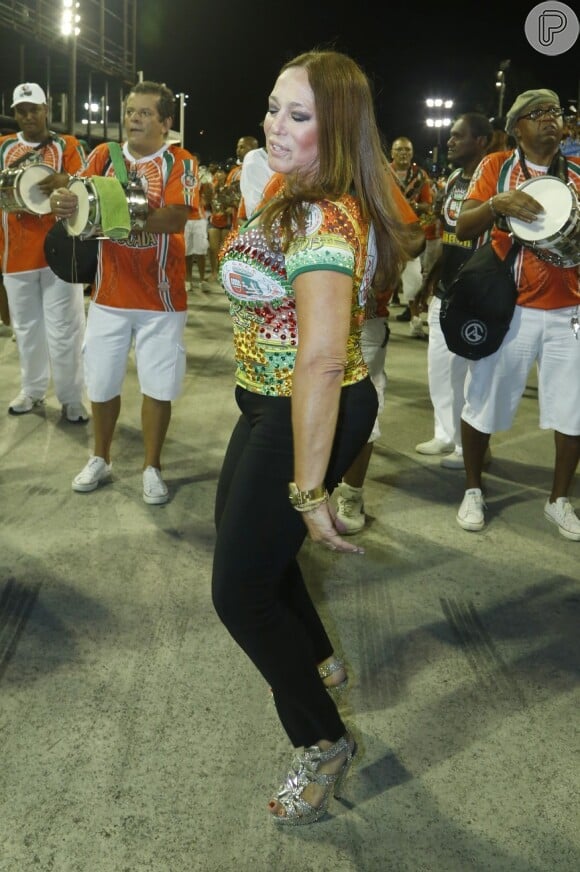 Susana Vieira cai no samba no ensaio da Grande Rio, na Sapucaí, RJ