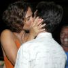 Camila Pitanga e Igor Angelkorte se beijaram em teatro do Rio