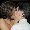 Camila Pitanga beija o namorado, Igor Angelkorte, em estreia de peça. Fotos!