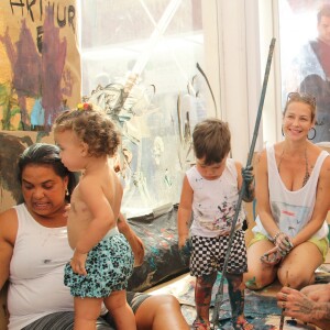 Luana Piovani e Pedro Scooby curtem os filhos em dia de passeio pelo Rio de Janeiro no dia 5 de fevereiro de 2017