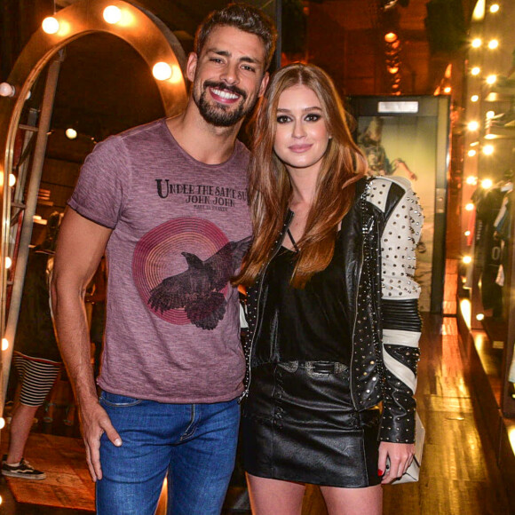 Gioconda, mãe de Marina Ruy Barbosa, questionou na entrada do prêmio 'Geração Glamour 2017' se Cauã Reymond tinha mais importância ao evento que sua filha