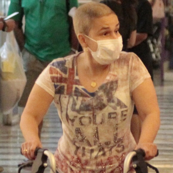 'A alimentação é totalmente controlada, pois algumas substâncias tendem a ativar a doença', disse Claudia Rodrigues após transplante de células-tronco