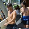 Rafael Vitti e Vladimir Brichta, rivais em 'Rock Story', surfam juntos nesta sexta-feira, dia 10 de março de 2017