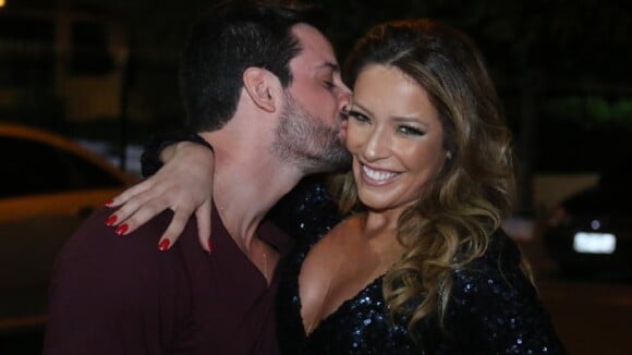 Renata Domínguez ganha beijo do namorado ao comemorar seu aniversário. Fotos!