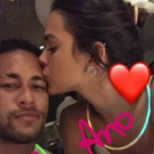Bruna Marquezine tem passado as férias em Barcelona ao lado de Neymar
