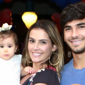 Deborah Secco é mãe de Maria Flor, fruto de seu casamento com Hugo Moura