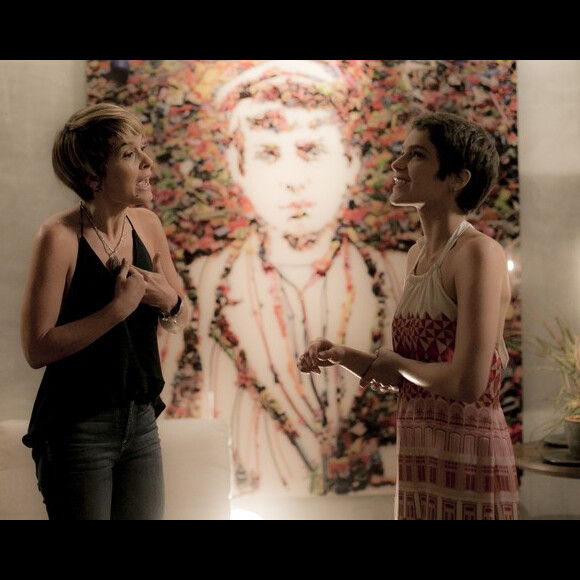 As vidas de Helô (Claudia Abreu) e Letícia (Isabella Santoni) ficam nas mãos de Mág (Vera Holtz), na novela 'A Lei do Amor'