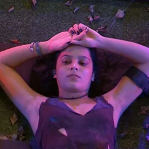 Emilly não gostou do comportamento de Marcos com a atriz Claudia Ohana em festa no 'BBB17'