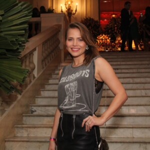Letícia Colin usa look casual no aniversário da promoter Carol Sampaio, no Copacabana Palace, no Rio de Janeiro