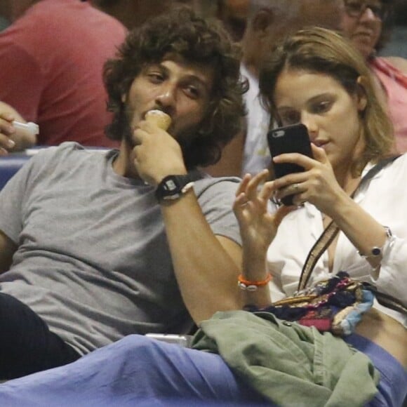 O pedido de Chay Suede para Laura Neiva será exibido no 'Amor & Sexo' do dia 16 de março de 2017