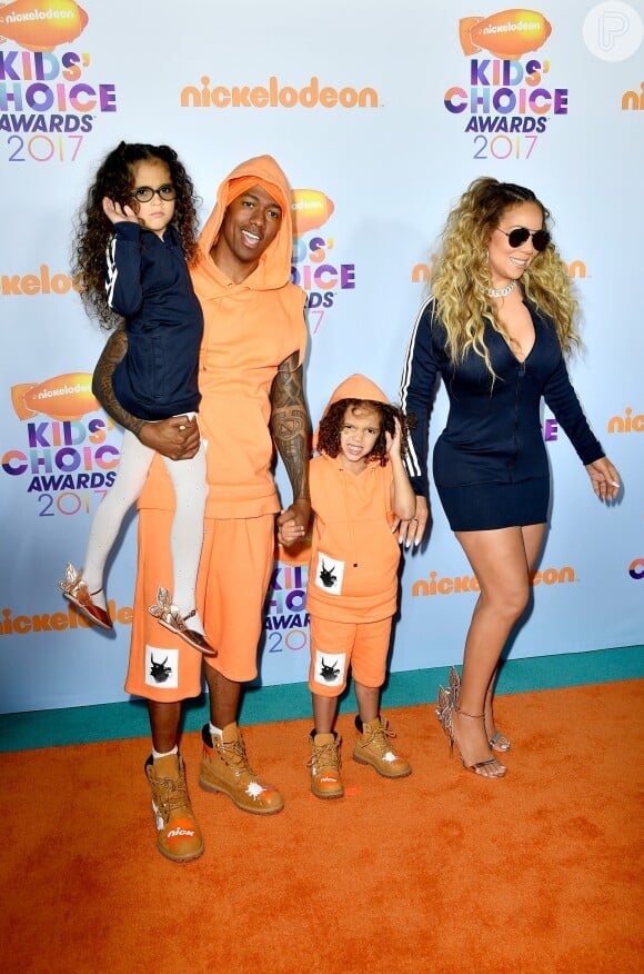 Mariah Carey e o ex-marido, Nick Cannon, combinaram os looks com o dos filhos gêmeos no Kids' Choice Awards, realizado neste sábado, 11 de março de 2017
