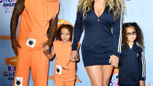 Mariah Carey e o ex-marido, Nick Cannon, combinam looks com os filhos em prêmio