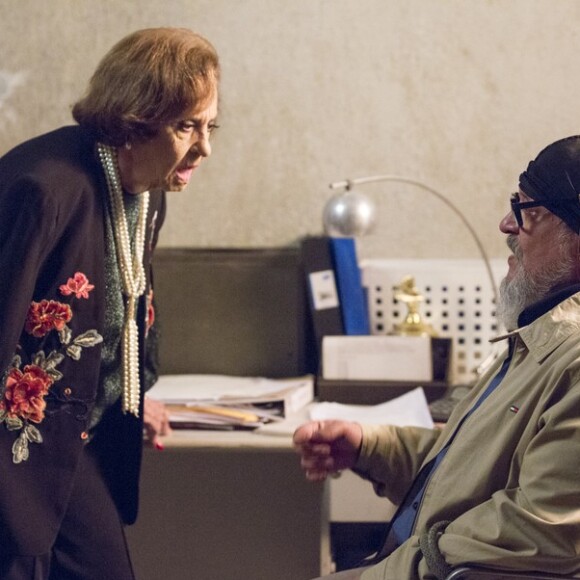 Sinhá (Laura Cardoso) ameça matar Alice (Giovanna Antonelli) para conseguir tirar dinheiro de Tanaka (Luis Melo), no capítulo que vai ao ar quinta-feira, dia 15 de março de 2017, na novela 'Sol Nascente'