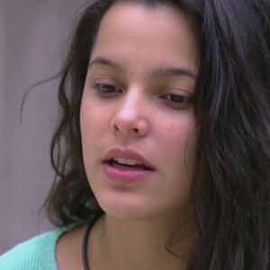 'Eu te afastei com o pé, só isso', justificou Emilly para Marcos