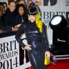 Lily Allen veste Vintage Norrel no BRIT Awards 2014