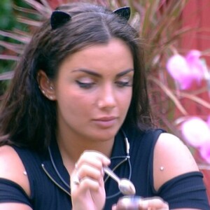 Elettra Lamborghini entrou na casa do 'BBB17' e agitou o relacionamento de Marcos e Emilly