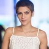 Isabella Santoni disse que não vai precisar raspar o cabelo após a volta do câncer de Letícia na novela 'A Lei do Amor'
